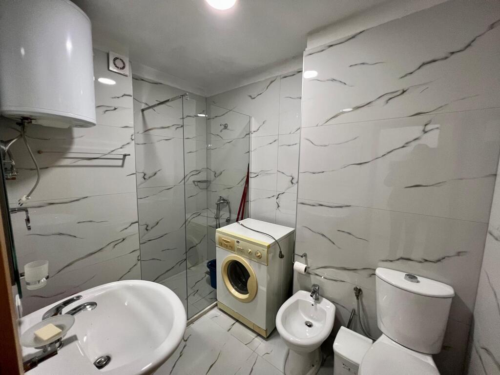 📣 QERA Apartament 1+1 📍 Perballe Kompleksit Delijorgji🛣️ Reuga e "Kavajes" ✨   🏢 Ndertim i Ri  🪜 Kati 11 (Me Ashensor)  🛋️ Totalisht i Mobiluar   💶 Cmimi 500 Euro i Pa Diskutueshem
