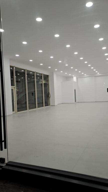 🏢 Showroom me qira pranë Hilton Garden Inn!