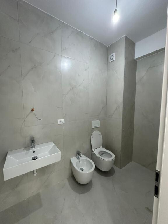 Shitet Apartament, OXA , zona e Freskut