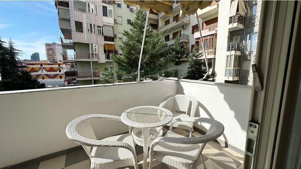 Apartament 2+1 me Qira në Pazarin e Ri – 140 m², Totalisht i Mobiluar