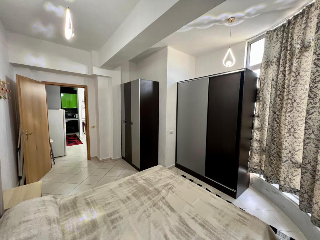 📣 QERA Apartament 1+1 📍 Perballe Kompleksit Delijorgji🛣️ Reuga e "Kavajes" ✨   🏢 Ndertim i Ri  🪜 Kati 11 (Me Ashensor)  🛋️ Totalisht i Mobiluar   💶 Cmimi 500 Euro i Pa Diskutueshem