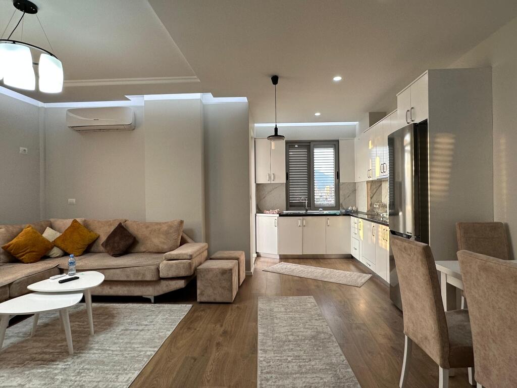APARTAMENT 2+1 PER QIRA