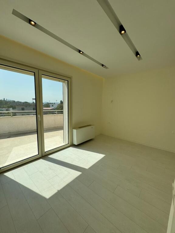 Shitet Apartament, zona e Tufines
