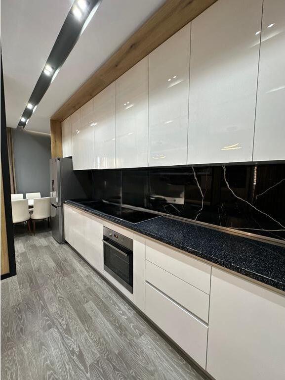 Penthouse 3+1 me Post Parkimi në Kodra e Diellit – 140 m², Totalisht i Mobiluar