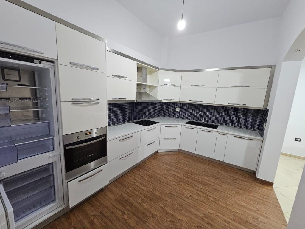 JEPET ME QERA APARTAMENT 2+1 NE KENETE DURRES