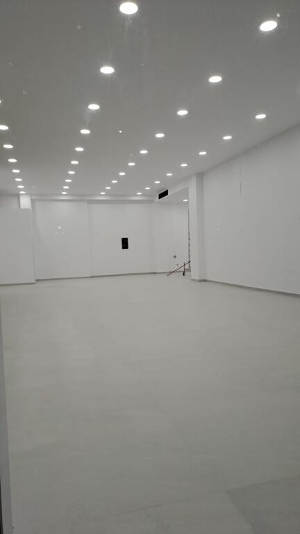 🏢 Showroom me qira pranë Hilton Garden Inn!
