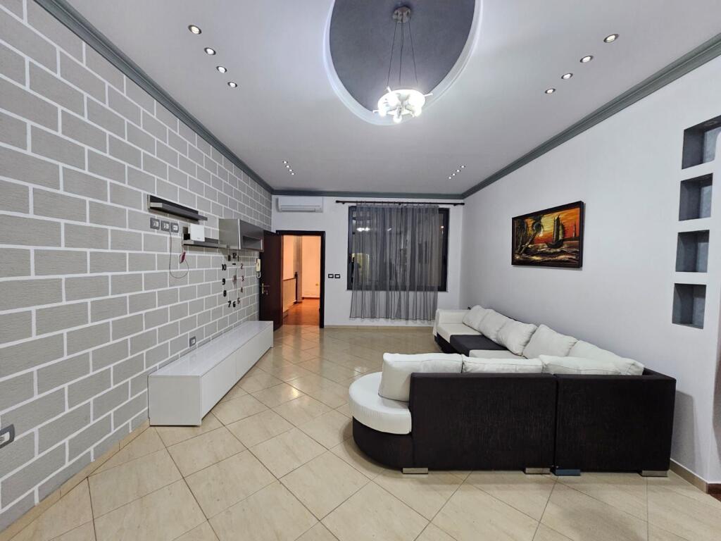 JEPET ME QERA APARTAMENT 2+1 NE KENETE DURRES