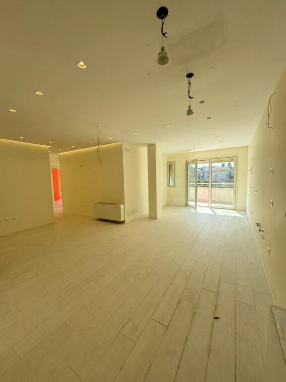 Shitet Apartament, zona e Tufines