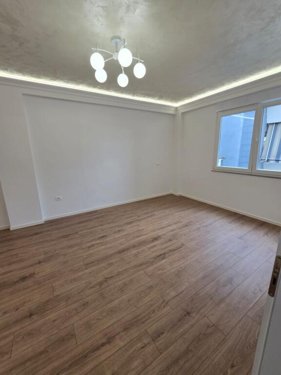 Apartament 2+1, Rruga e Kavajes!
