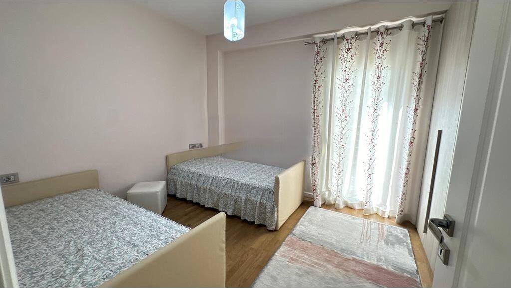Apartament 2+1 me Qira në Pazarin e Ri – 140 m², Totalisht i Mobiluar