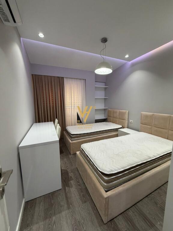 JEPET APARTAMENT 3+1+2+3BLK ME QIRA TE KODRA E DIELLIT 1.200 EURO