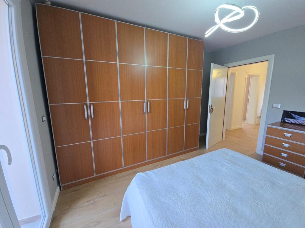 VENDESI SUPER APPARTAMENTO 3+1 A VOLLGA DURRES