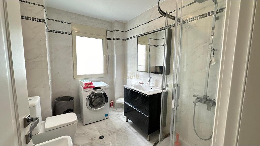 Apartament 2+1 me Qira në Pazarin e Ri – 140 m², Totalisht i Mobiluar