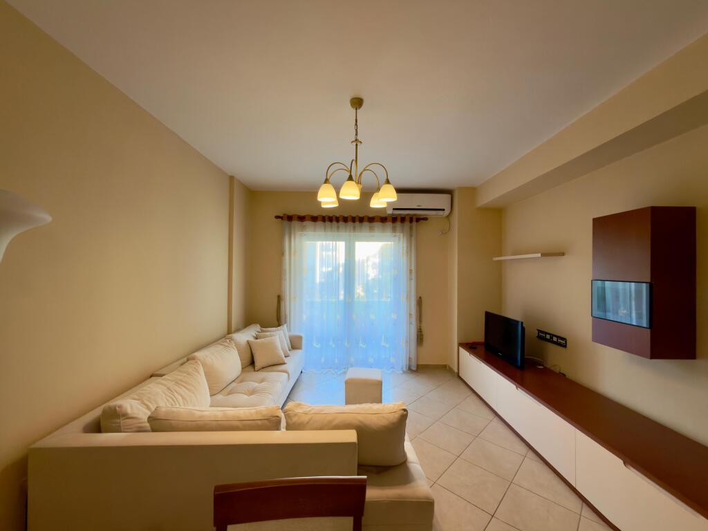 Apartament 2+1 me qira tek Zogu i Zi