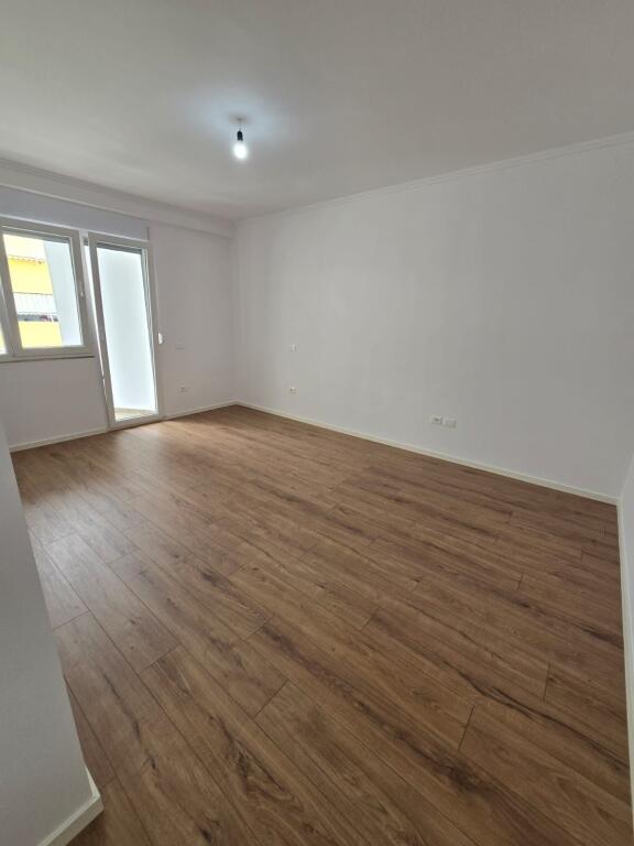 Apartament 2+1, Rruga e Kavajes!