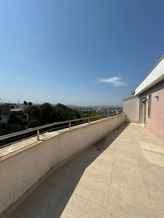 Shitet Apartament, zona e Tufines