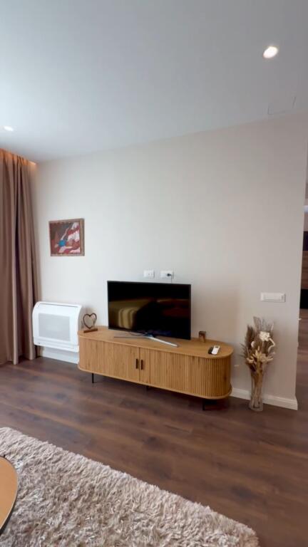 Super Apartament 2+1+2 për qira, përballë Kika 2 Komuna e Parisit