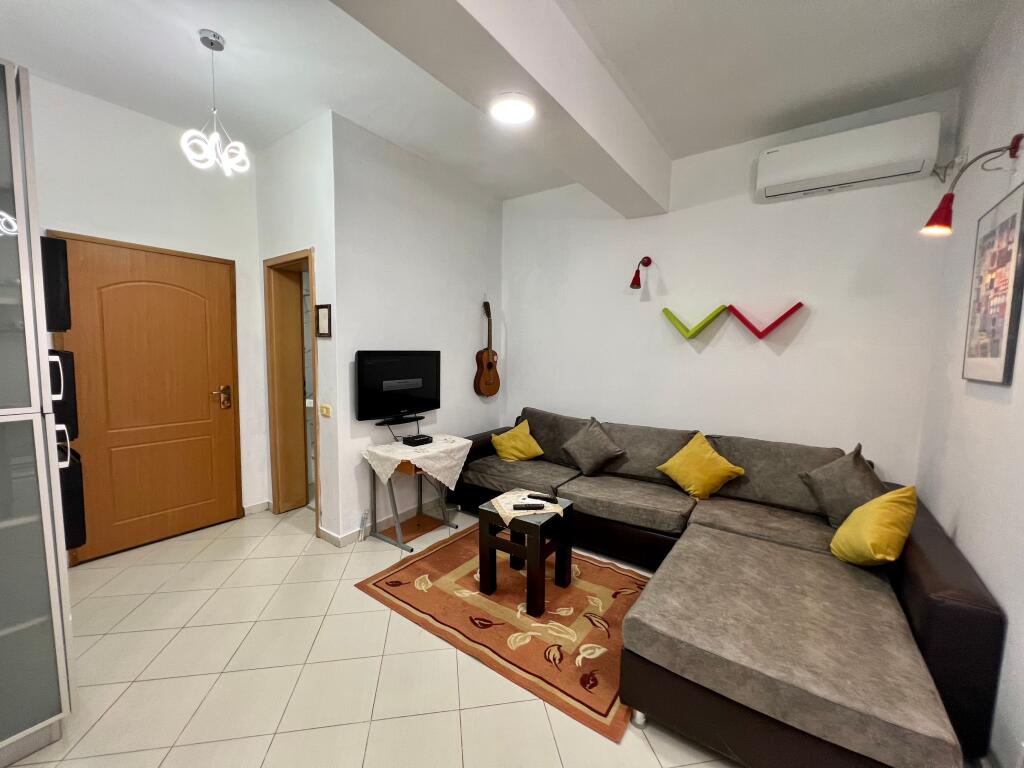 📣 QERA Apartament 1+1 📍 Perballe Kompleksit Delijorgji🛣️ Reuga e "Kavajes" ✨