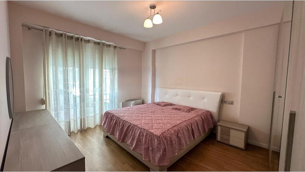 Apartament 2+1 me Qira në Pazarin e Ri – 140 m², Totalisht i Mobiluar