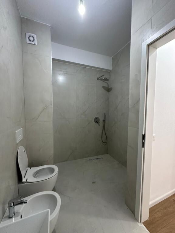 Shitet Apartament, OXA , zona e Freskut
