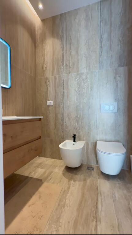 Super Apartament 2+1+2 për qira, përballë Kika 2 Komuna e Parisit