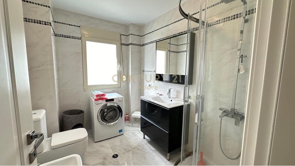 Apartament 2+1 me Qira tek Pazari i Ri!