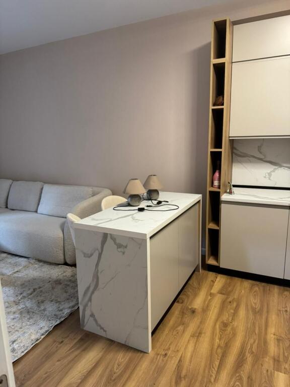 1+1, arredato, complesso Lim Em, via peti lago secco, 600 euro