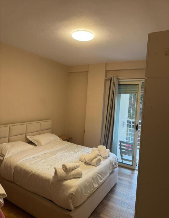 1+1, arredato, complesso Lim Em, via peti lago secco, 600 euro
