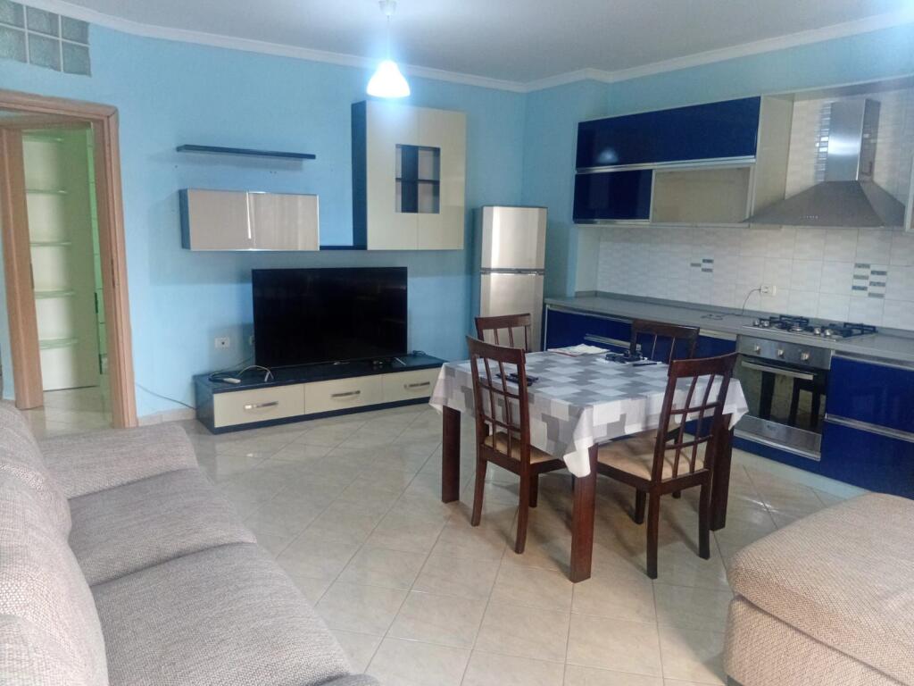 Apartament 2+1, Astir!