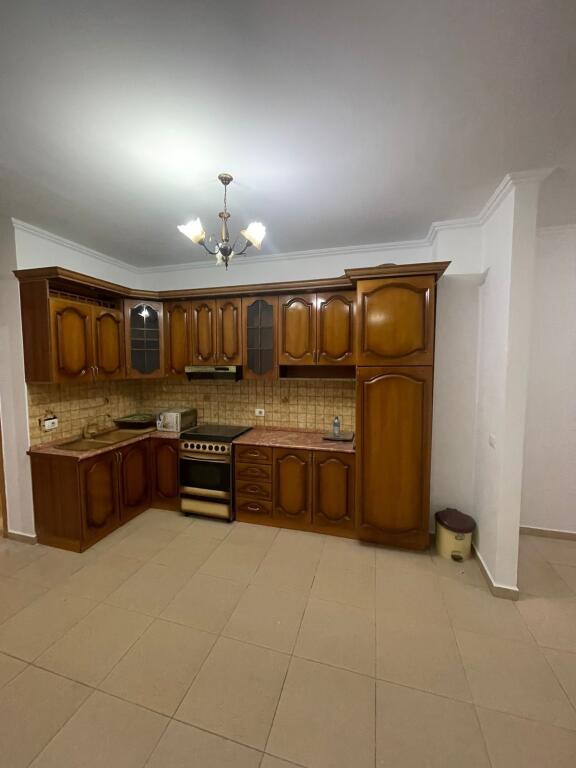 Apartment 2+1+2+balcony for rent, 650 euros, 3rd floor, center