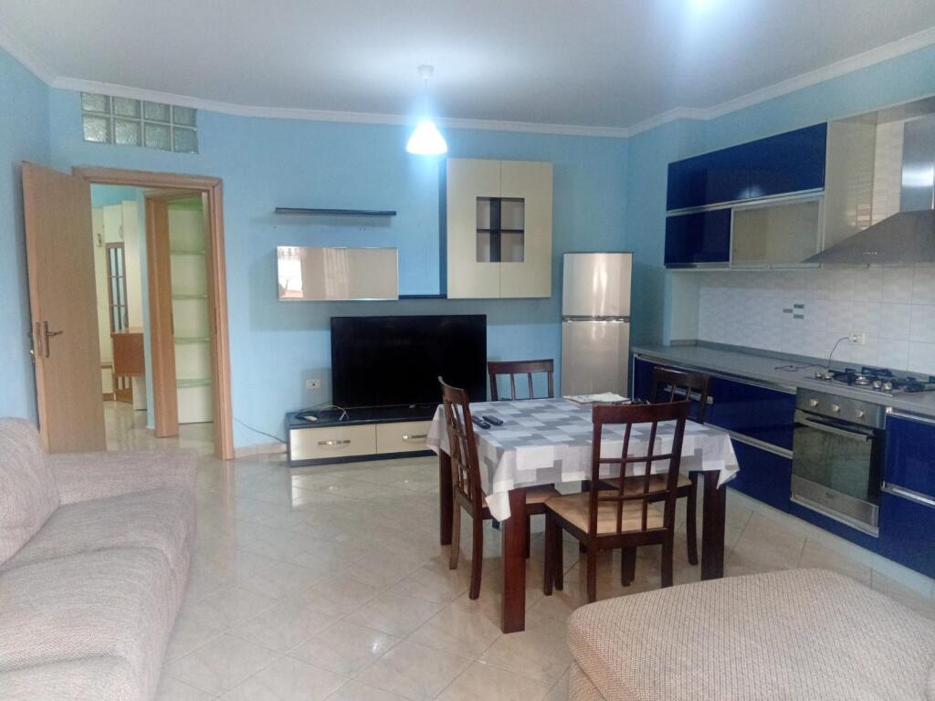 Apartament 2+1, Astir!