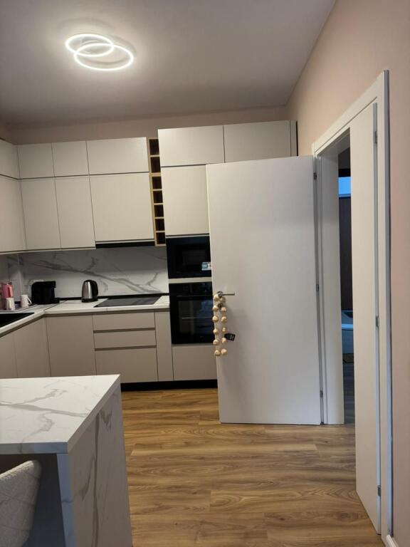 1+1, arredato, complesso Lim Em, via peti lago secco, 600 euro