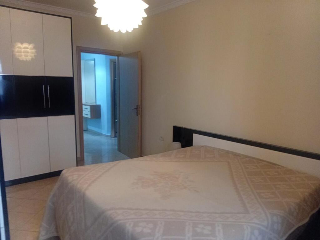 Apartament 2+1, Astir!