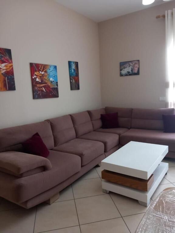 Jepet me qera apartament 2+1 Delijorgji