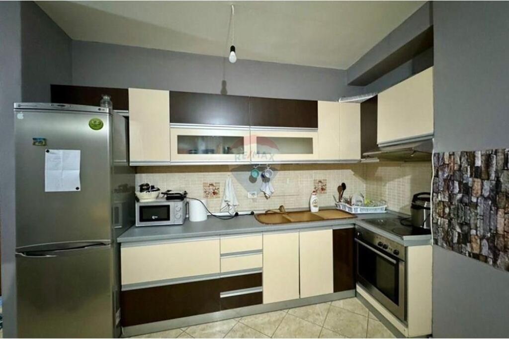 Ofrohet Apartament 1+1 per shitje Astir !