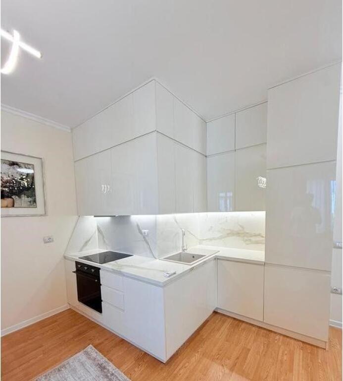 Appartamento Moderno 2+1 in Affitto in Via Kosovarëve – Posizione Ricercata!