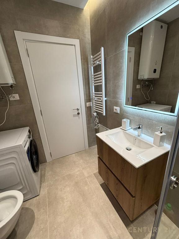 APARTAMENT MODERN 1+1 TEK PAZARI I RI! 850 € /Muaj