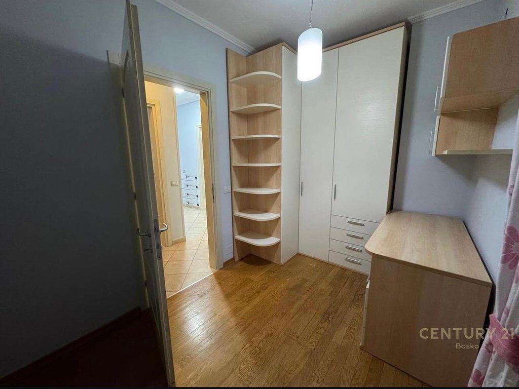 Apartament 2+1 Me Qira në Rrugën Mine Peza 620 € /Muaj