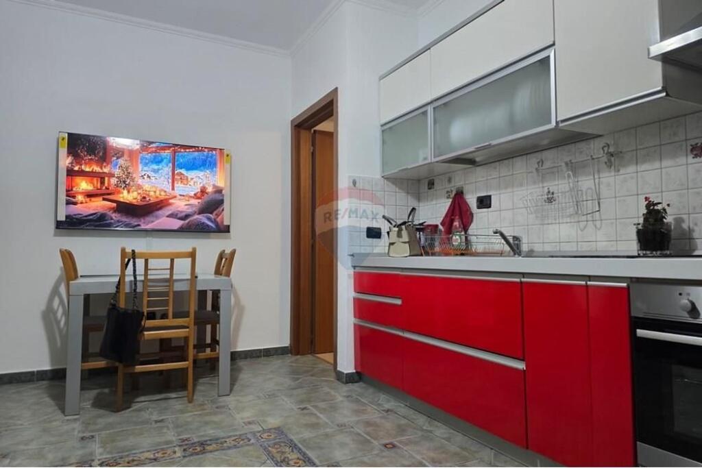 APARTAMENT 1+1 ME QIRA , RRUGA E KAVAJES