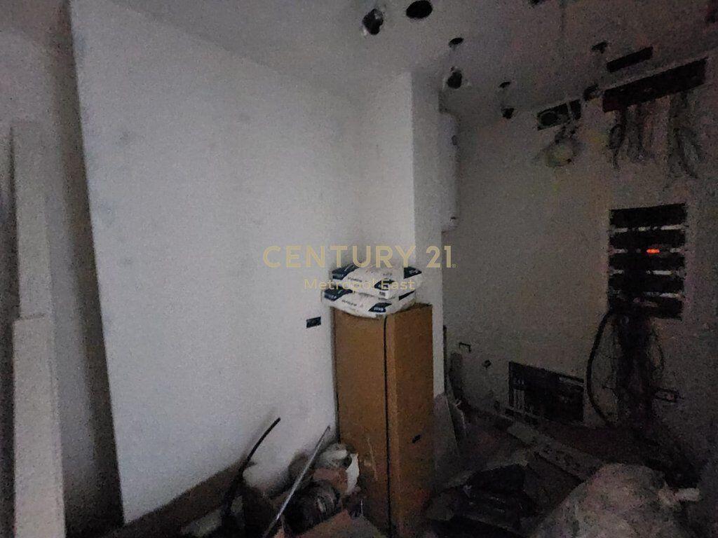 VENDITA AMBIENTE PER UFFICI A 21-DHJETORI 320.000 €