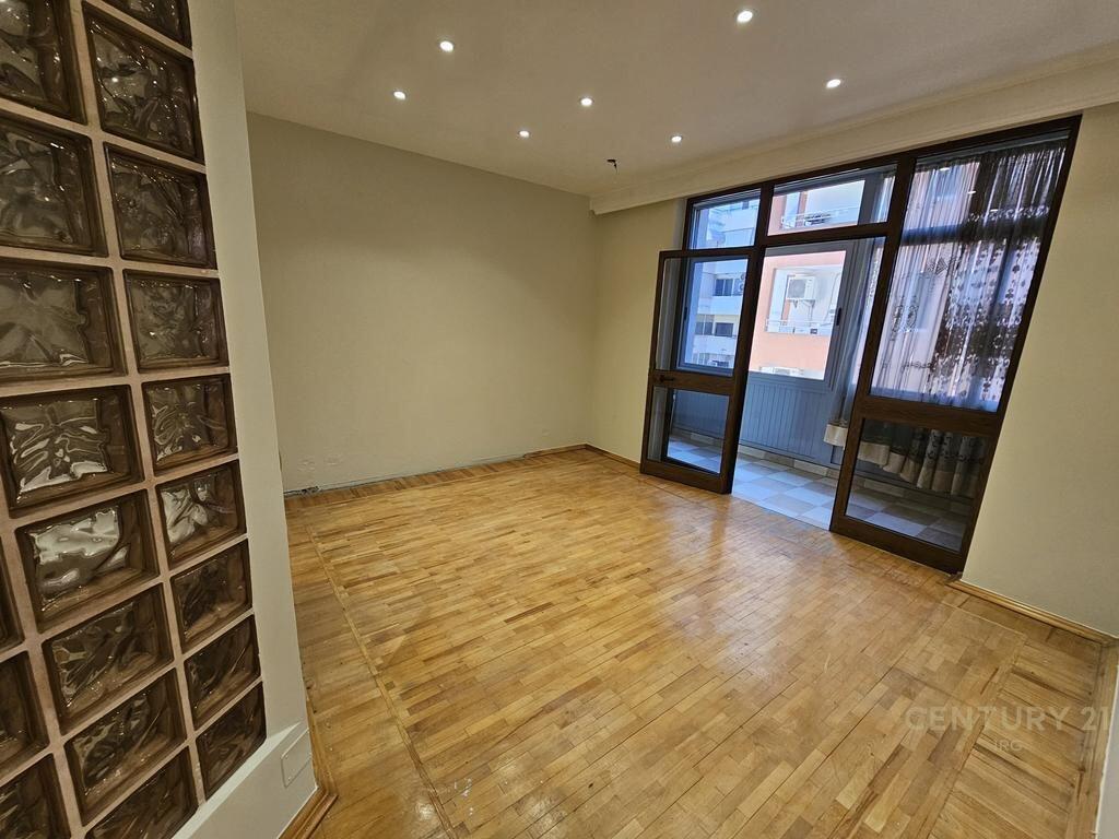 Apartment 2+1+2 for sale in Blloku
