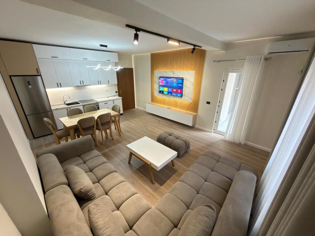 📣Apartment for sale 2+1+2 📍 Misto Mame, Çabej buildings – Thoma Koxhaj Street 📐 101 m² | 2nd floor with elevator 📑 With mortgage – purchase possibility with credit 🛋️ Fully furnished, never lived in before 🌅 West orientation 🌀 Distributing corridor 🏠 Balcony connecting all rooms 💶 Price: 160 Million Leke 📞 Contact: