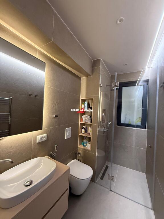 Affittasi appartamento 1+1 in via Perlat Rexhepi vicino alla Presidenza (ID 42111329)

