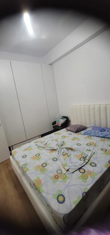 Apartment 1+1 for rent  Address: Ali Demi Kadiu Complex  Furnished  5th floor  Price 400 thousand lek