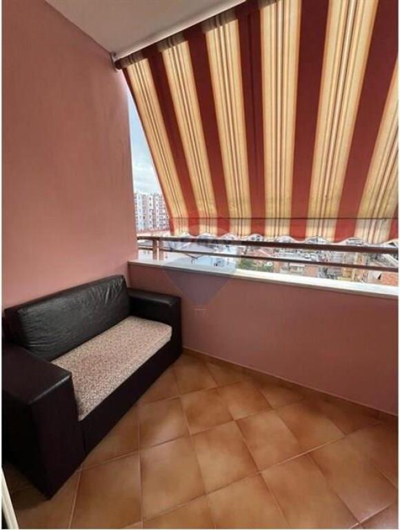 Apartament me Qira tek Gjimnazi Petronini