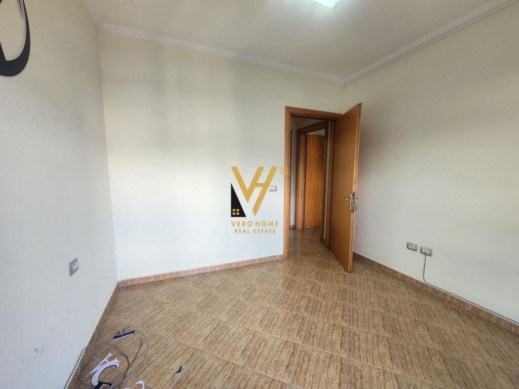 AFFITTASI UFFICIO 100 M2 A ZOGU I ZI 800 EURO