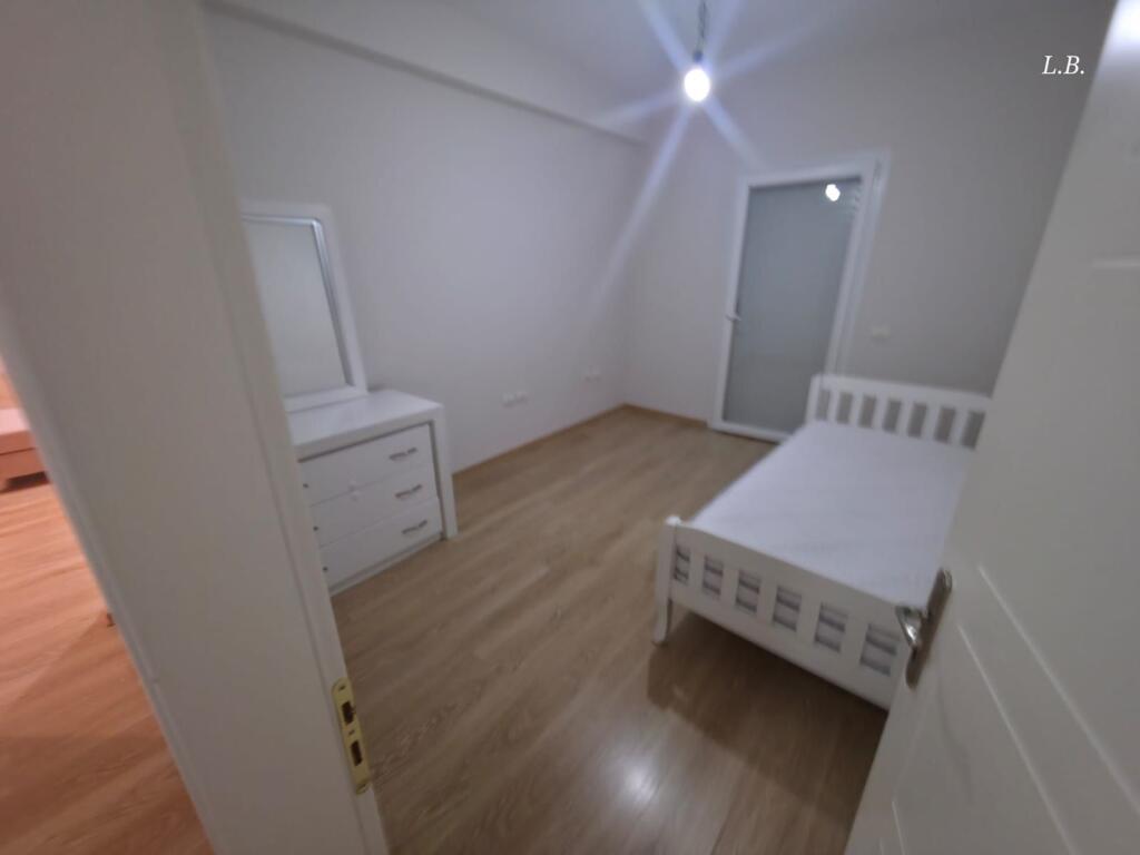 Jepet me qira Apartament 2+1+2 – Zona e Botanikut / te Xhamia