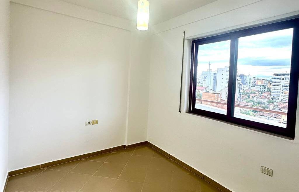 APPARTAMENTO 3+1+2 PER UFFICIO O RESIDENZA VICINO AL COMPLESSO HALILI.