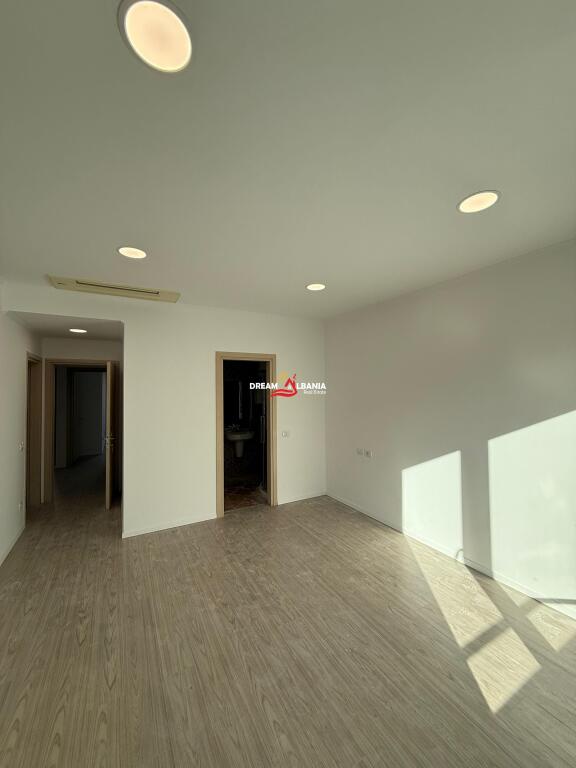 Locale per ufficio in affitto in Via Kavaja vicino al Complesso Delijorgji (ID 42611245).
