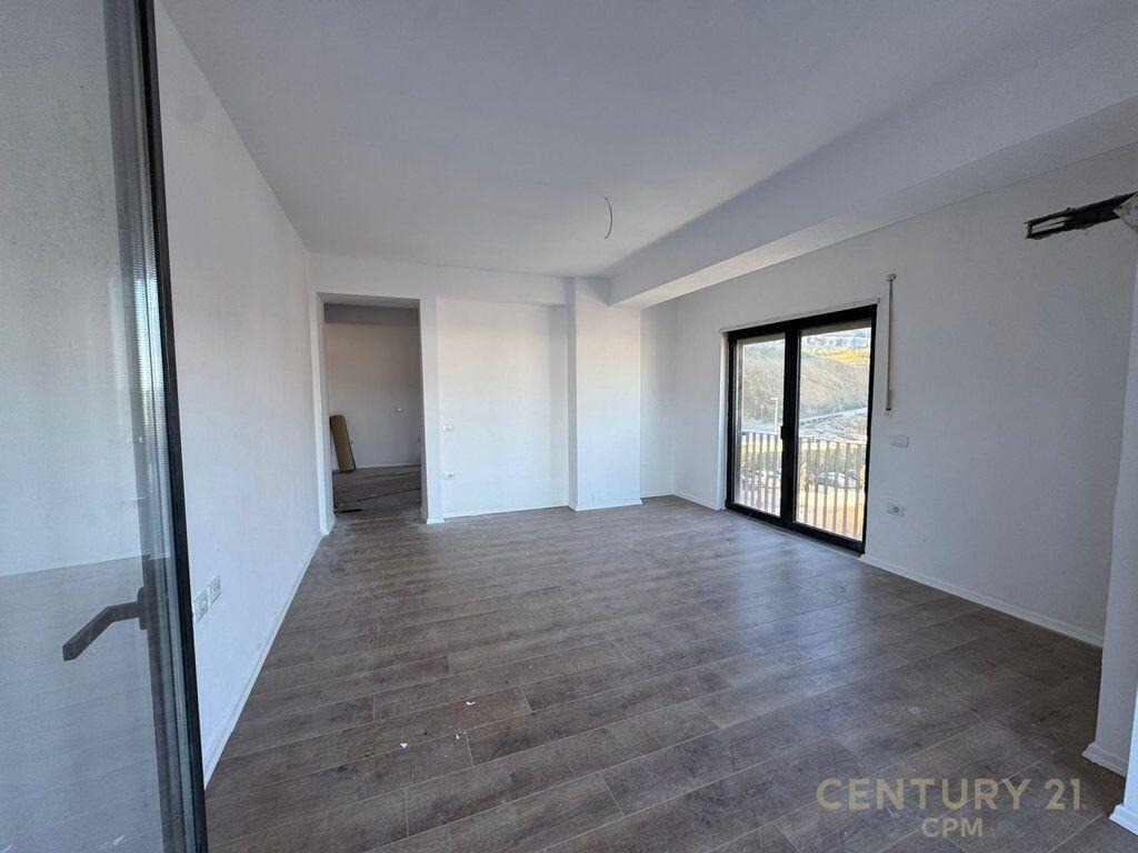 APPARTAMENTO 3+1+2 CON VERANDA IN VENDITA A KODRA E DIELLIT 2! 350.000 €